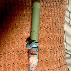 The beachwaver 1.25 curling iron blue with floral handle. Gently used. See pics